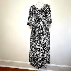 Evan-Picone blk/white ruched dress w/v-neck. Sz 14. Preowned. EUC.